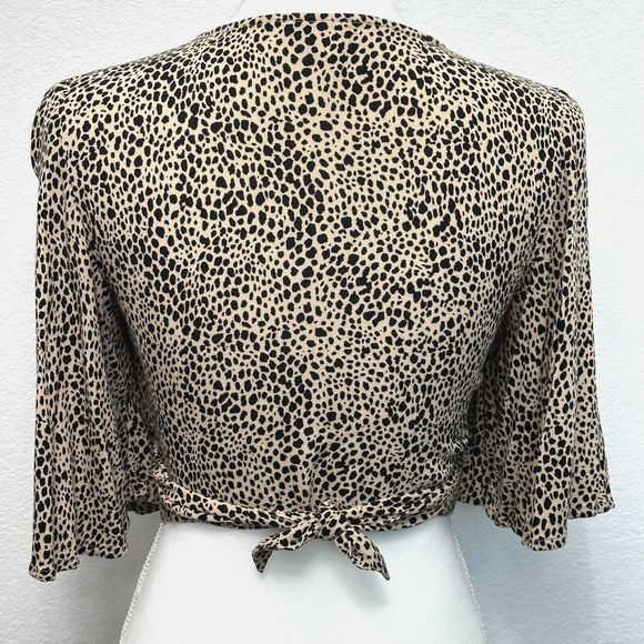 American Eagle Cropped Wrap Front Top Womens XS Kimono Sleeves Animal Print - Picture 3 of 9